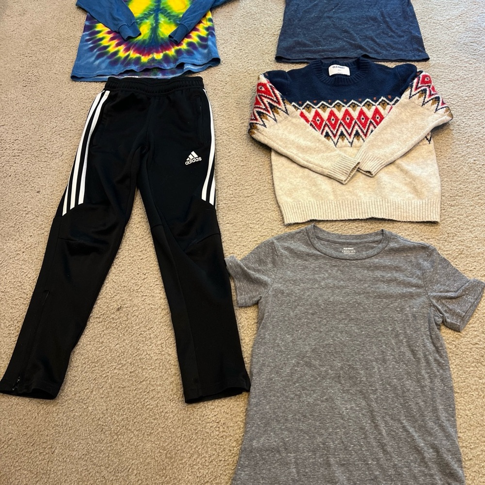 Boys Sz small lot of clothes